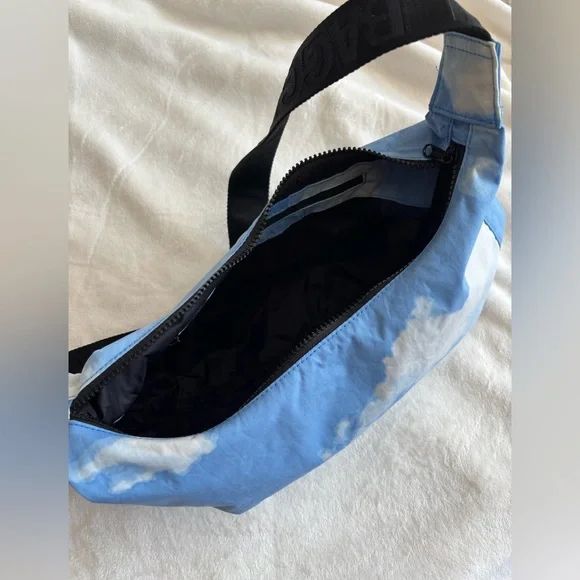 Baggu Cloud Print Medium Nylon Crescent - Picture 4 of 6